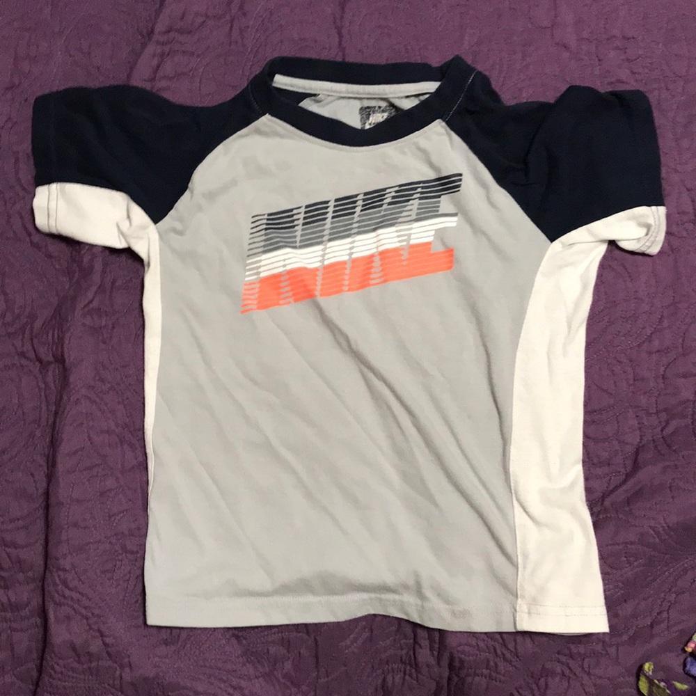 Nike Shirt (Boy’s size 7)